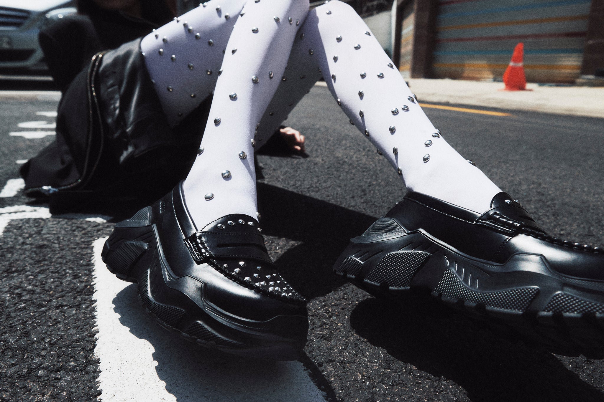【AKIKOAOKI X WE11DONE】BLACK WOMENS STUDDED LOAFERS