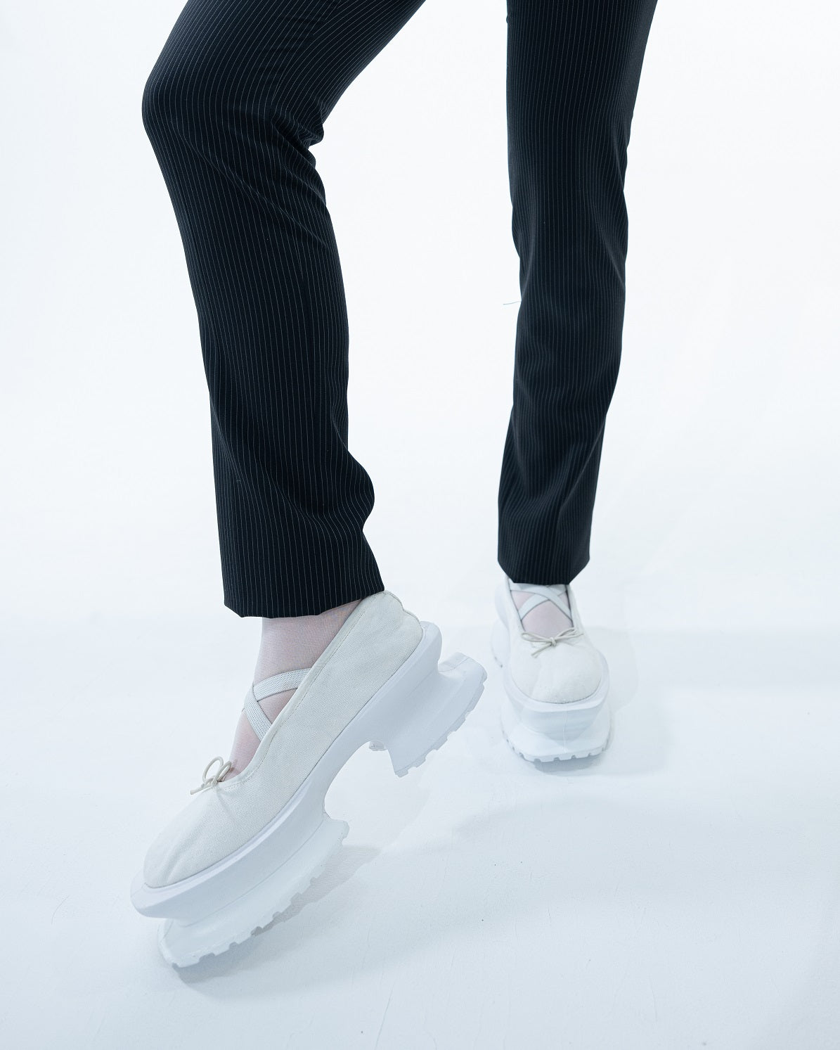 Aerial Ballet_canvas white×WH