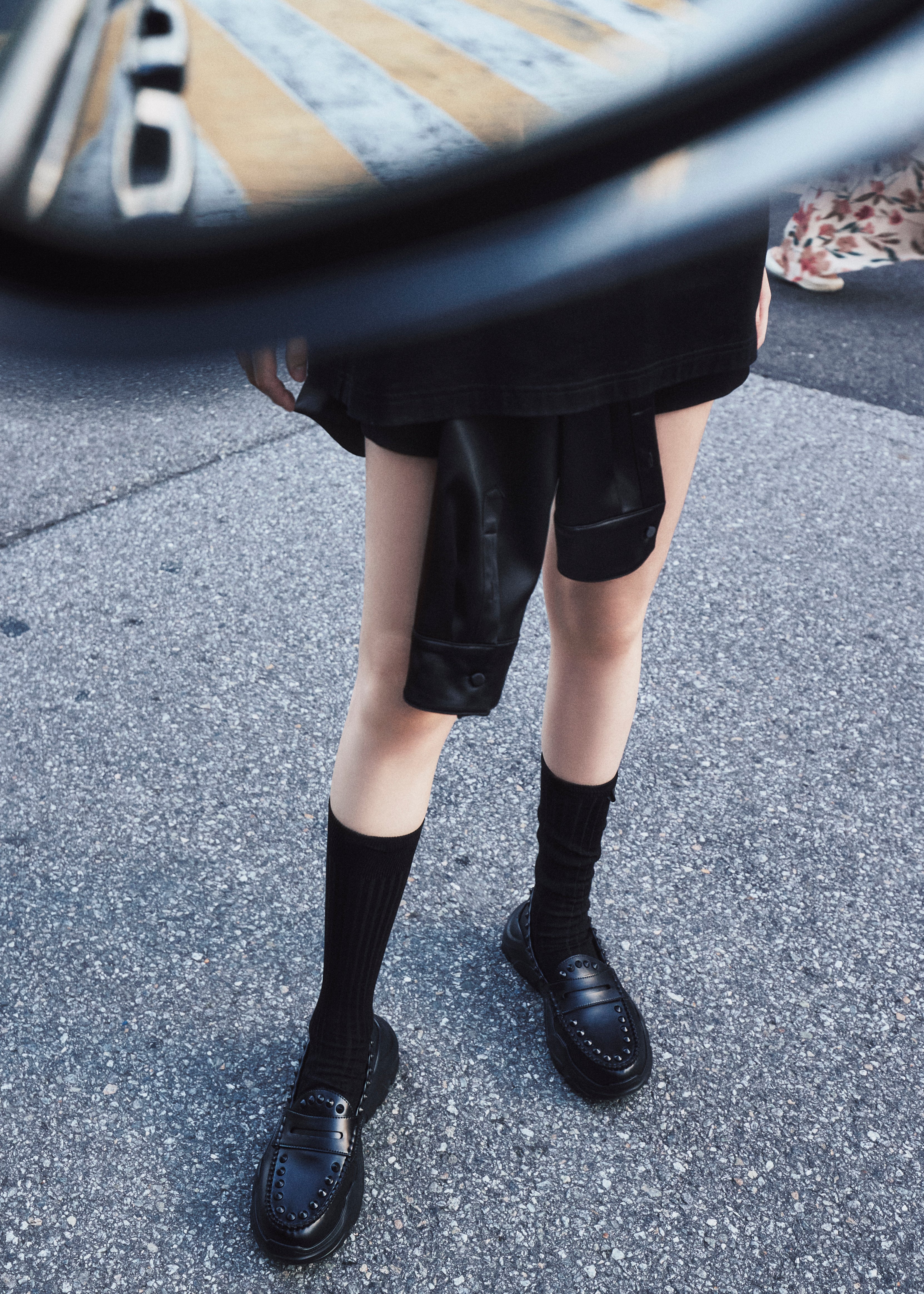 【AKIKOAOKI X WE11DONE】BLACK WOMENS MATTE BLACK STUDDED LOAFERS