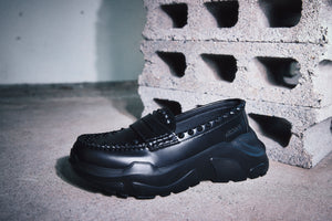 【AKIKOAOKI X WE11DONE】BLACK WOMENS MATTE BLACK STUDDED LOAFERS