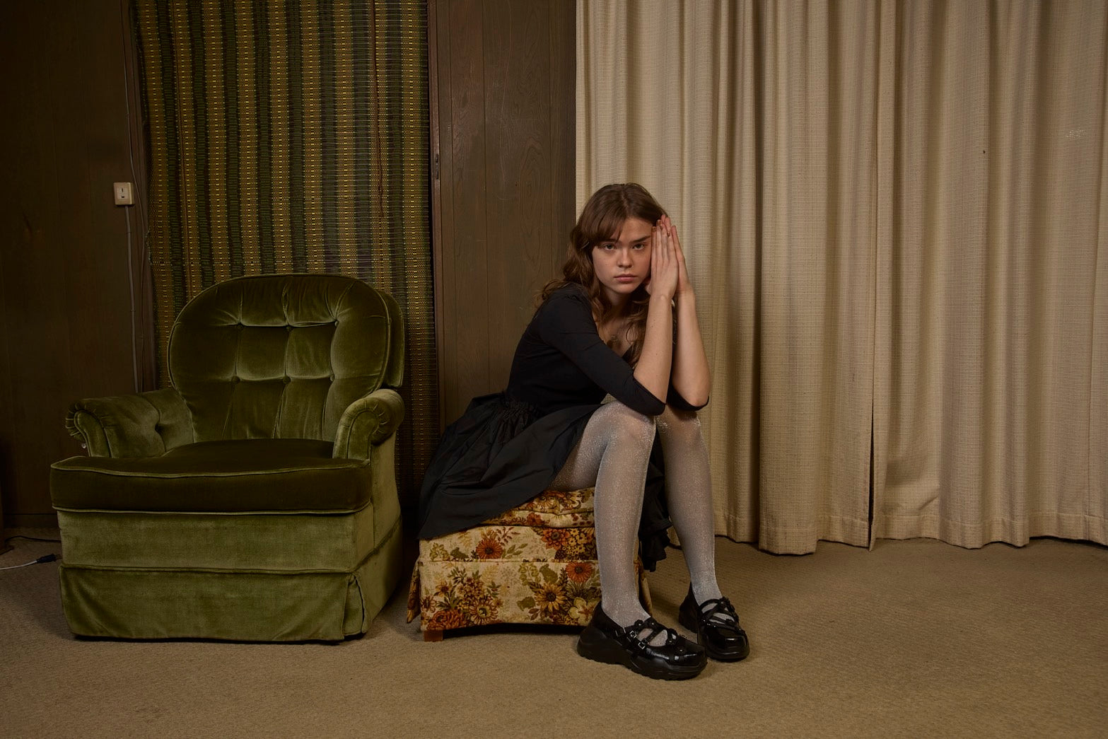 Flora Holiday Black×Black×Black