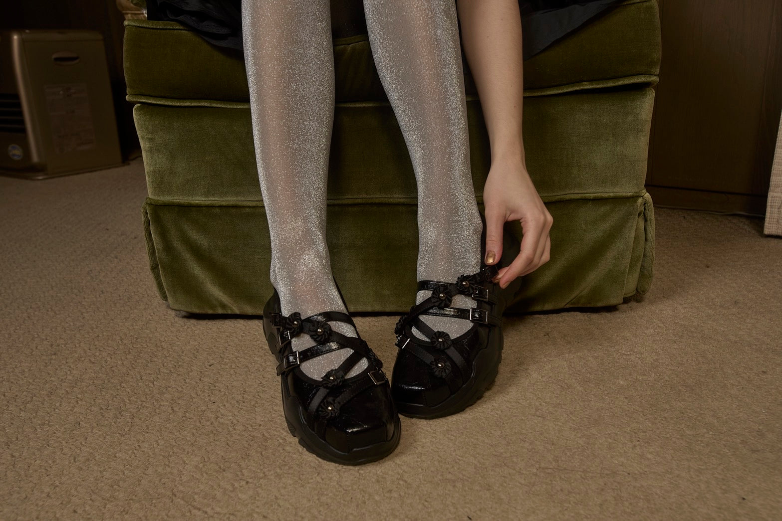 Flora Holiday Black×Black×Black