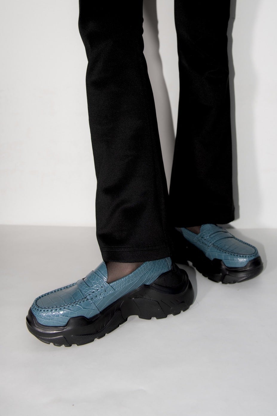 Regulated Gravity-crocodile textured pattern Blue