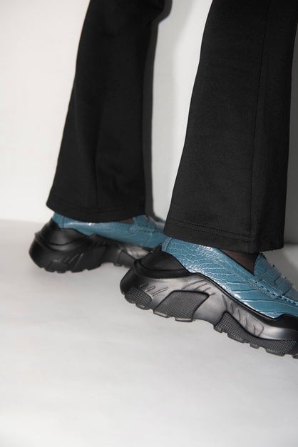 Regulated Gravity-crocodile textured pattern Blue