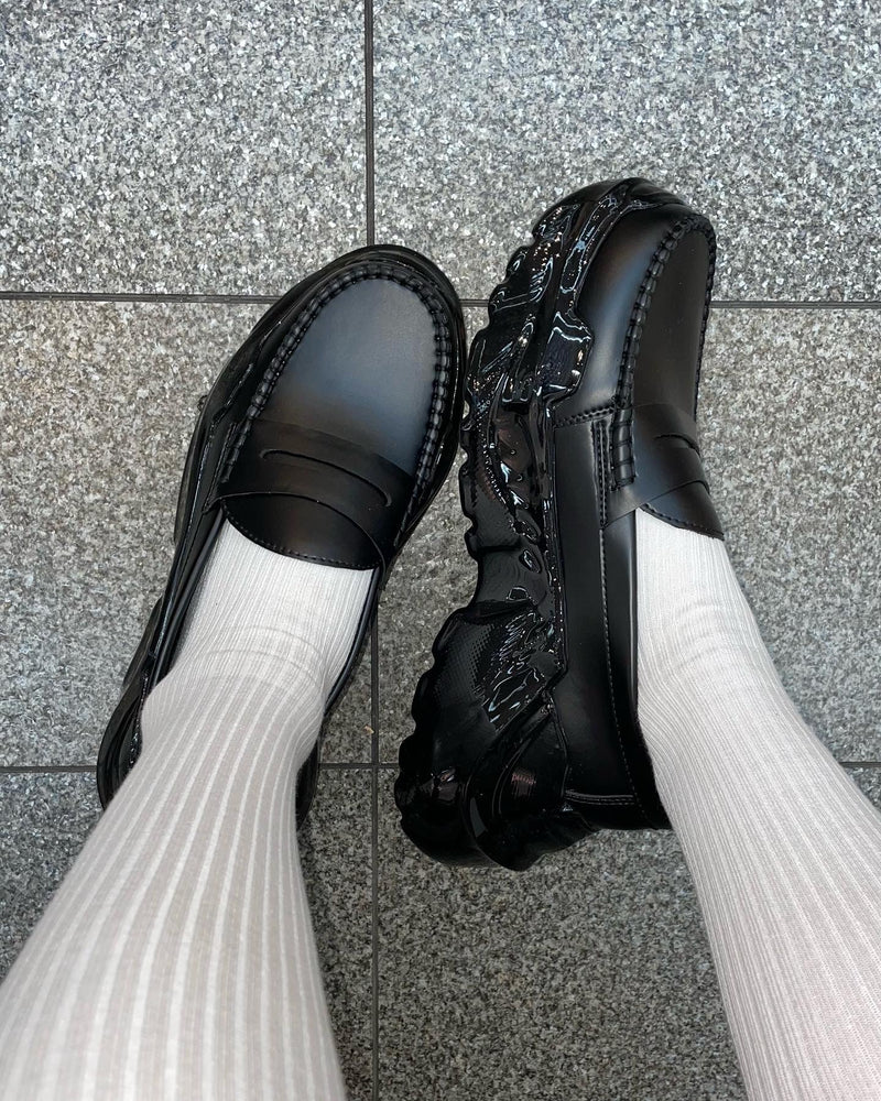AKIKOAOKI Regulated Gravity BLACK×BLACK靴/シューズ - ローファー/革靴