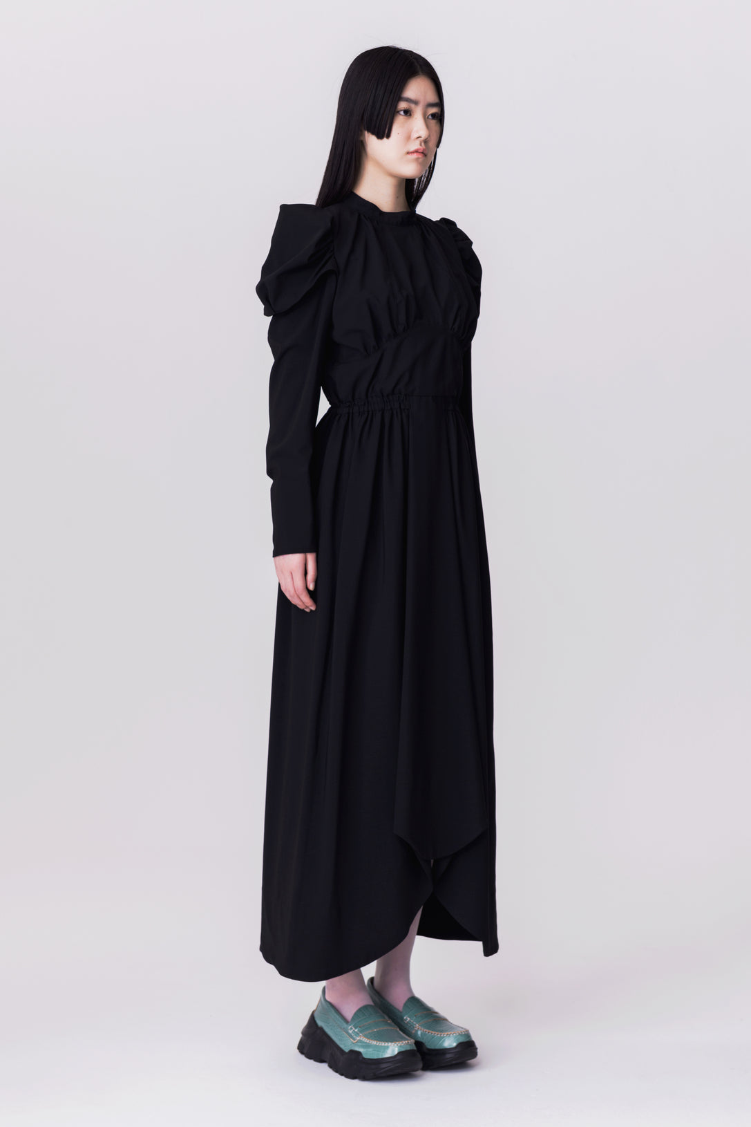 Regulated Gravity-crocodile textured pattern Emerald green×BK