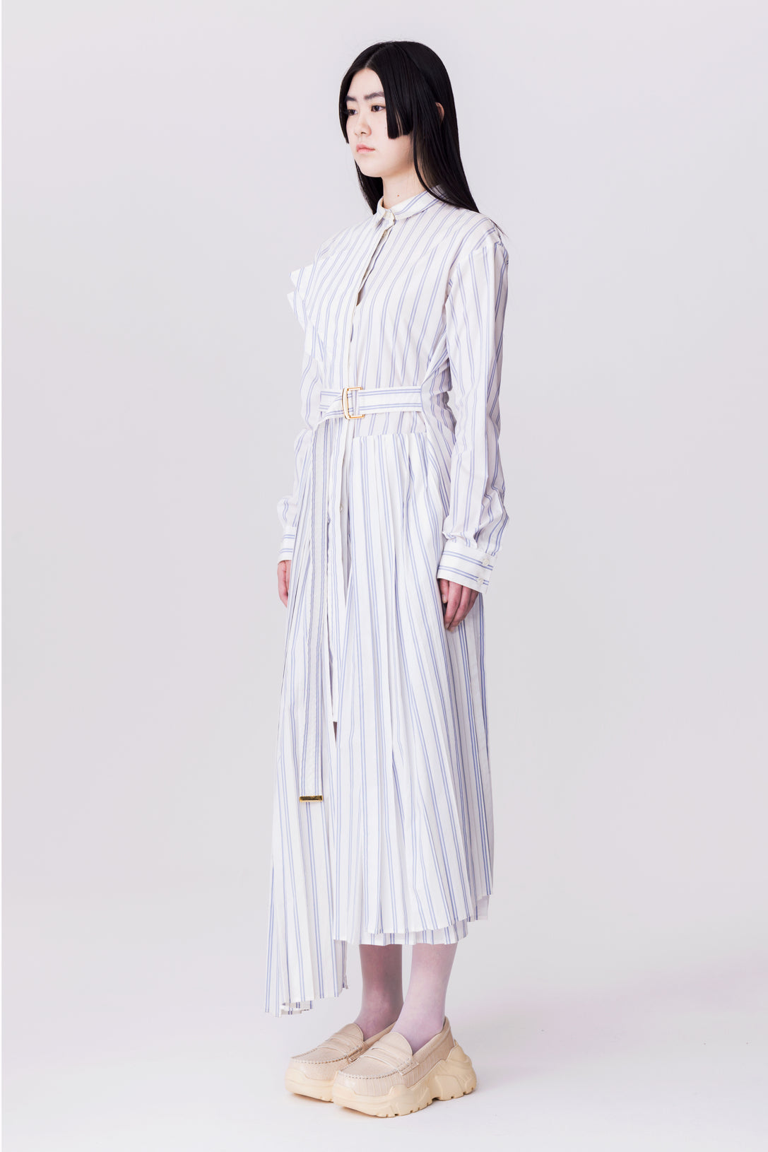 Regulated Gravity-crocodile textured pattern Ivory×Ivory